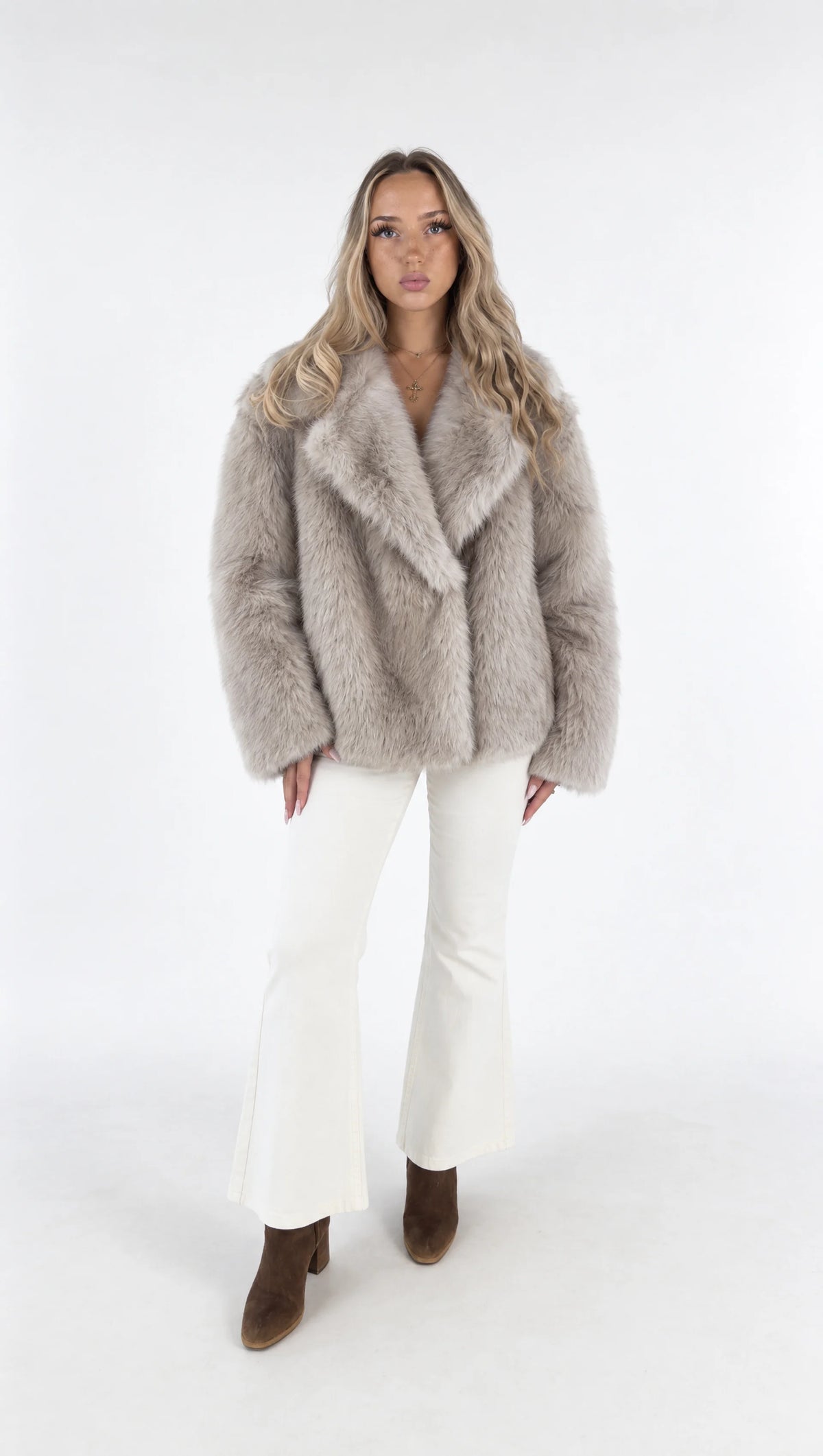 "Mila" Fellmantel – Taupe