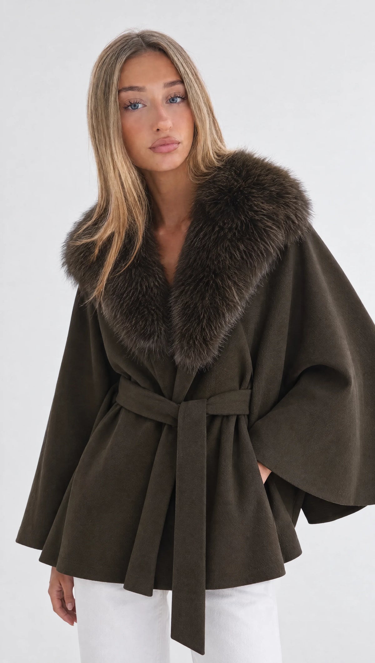 Olive Cape-Mantel mit Fellkragen & Bindegürtel
